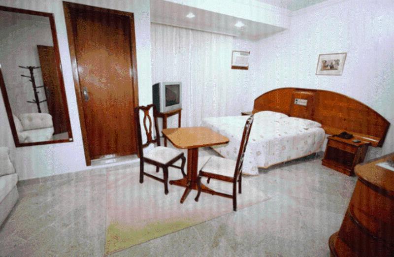 Francisco Beltrão Cristal Executive Hotel חדר תמונה