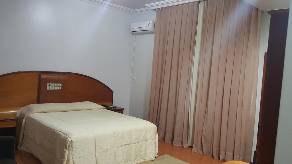 Francisco Beltrão Cristal Executive Hotel חדר תמונה